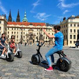 Praga: tour combinato in Segway e scooter elettrico