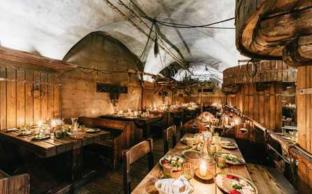 Praga: cena medievale con bevande illimitate