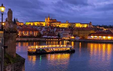 Praga: Crociera serale di 50 minuti con visita turistica