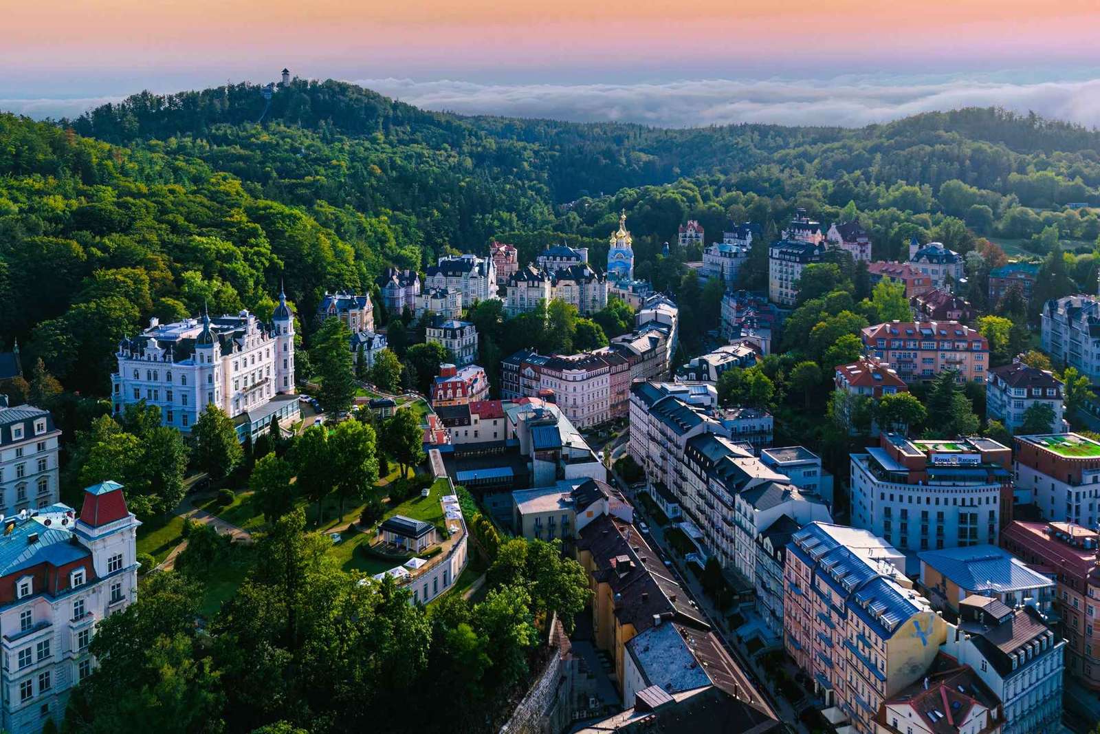 Praga: excursão a Karlovy Vary e Loket com fontes termais e castelo