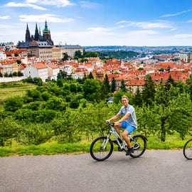 Praga: City tour em pequenos grupos ou tour particular em E-Bike