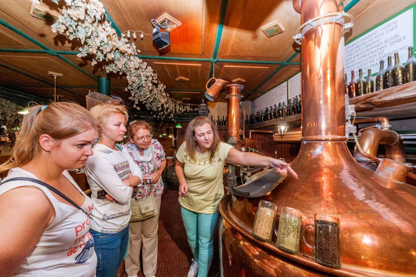 Praga: Visita a uma cervejaria com degustações ilimitadas