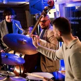 Praga: Crociera in barca jazz con concerto e pasto opzionale