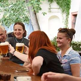 Praga: Ruta de la Cerveza de 3 horas y Cena Tradicional Checa