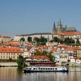 Praga: tour privato del castello e del villaggio di Karlštejn