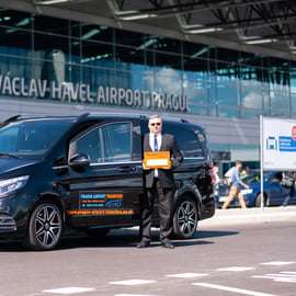 Aeroporto de Praga: Traslado compartilhado de/para o Aeroporto Václav Havel