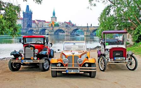 Praga: Recorrido en coche antiguo de 1,5 horas