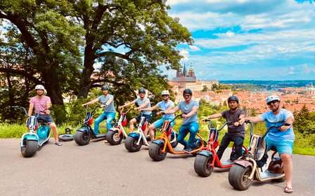 Praga: Fat Tire E-Scooter Tour guiado