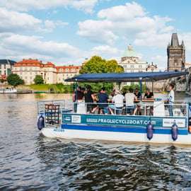 Praga: Bicicleta de Cerveza en un Barco Ciclista