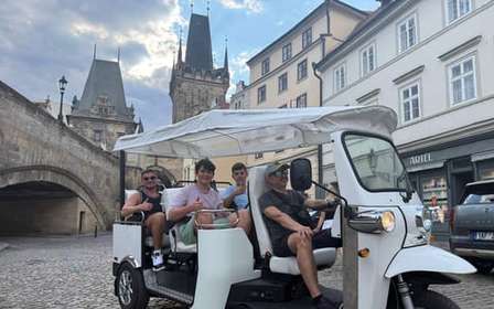 Praga: Excursão Turística Guiada de Tuk-Tuk Elétrico