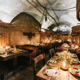 Praga: Jantar Medieval c/ Bebidas Ilimitadas