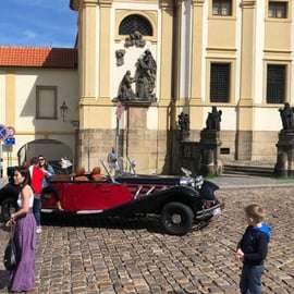 Praga: Tour privato della città vecchia in auto d'epoca