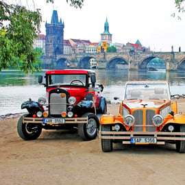 Praga: Recorrido en coche antiguo de 1,5 horas