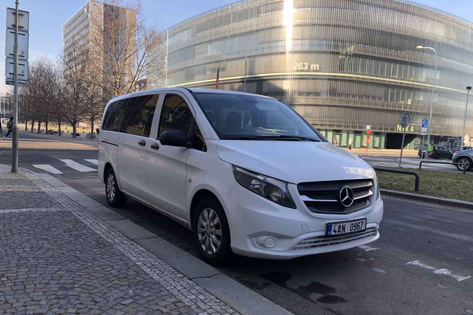 Aeroporto de Praga: Traslado particular para o centro da cidade em uma minivan