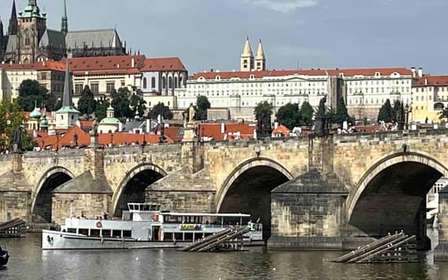 Passeio de barco de 1 hora com bebidas inclusas