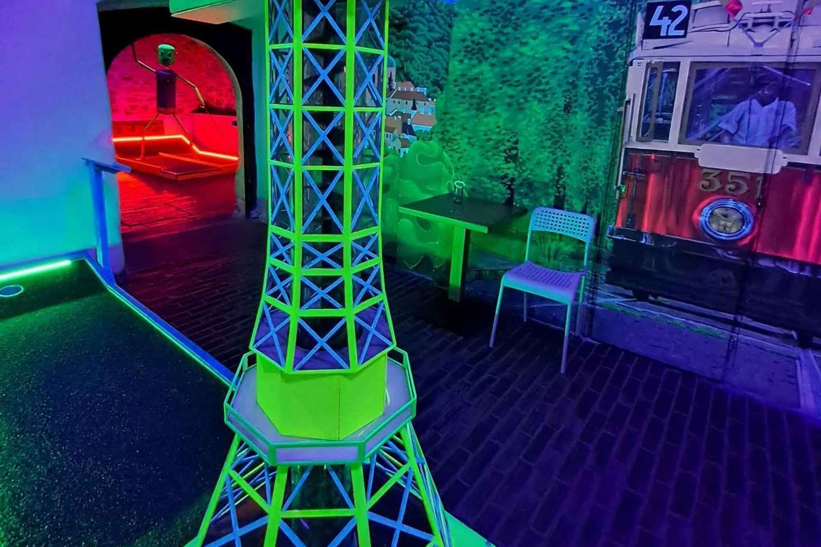 Praga: Glow Golf Mini Golf Game con luce UV