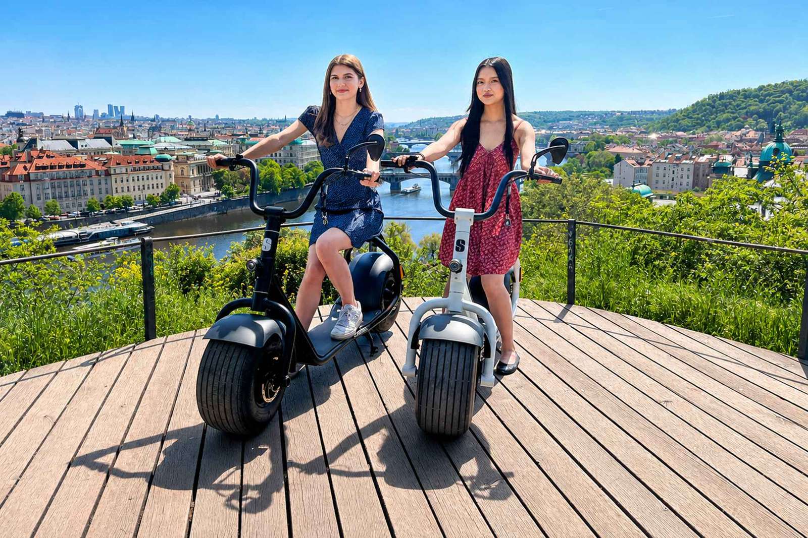 Praga: Tour en E-Scooter en grupo reducido o privado con servicio de recogida