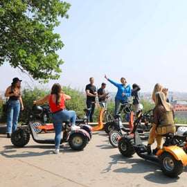 Praga: Tour guidato della città in Trike Elettrico