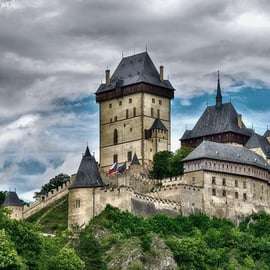Praga: Tour All-Inclusive del Castello di Karlstejn e delle Grotte