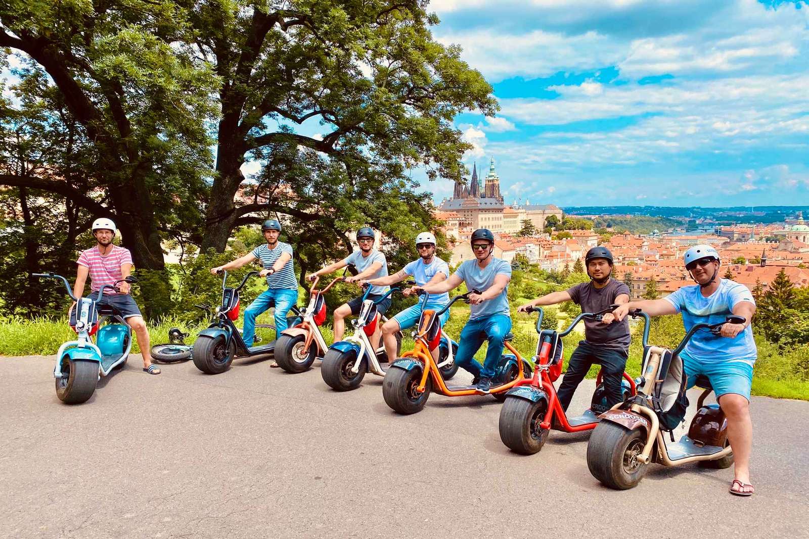 Praga: Fat Tire E-Scooter Tour guiado