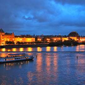 Praga: City tour e cruzeiro guiado com jantar com serviço de busca no hotel