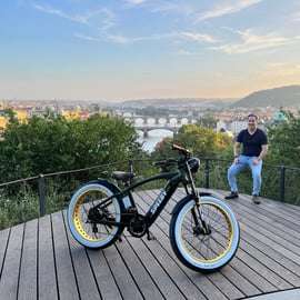 Praga Viewpoints & Historical Ebike Tour
