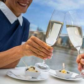 Praga: Crucero ecológico nocturno por el Moldava con Prosecco