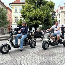 Praga: 2 horas de passeio FUN TRIKE em Praga com guia de turismo