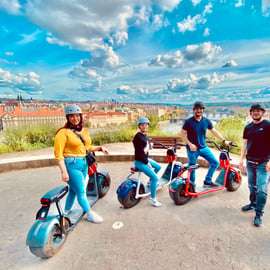 Praga: Fat Tire E-Scooter Tour guiado