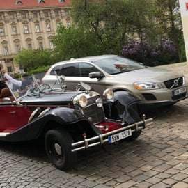 Praga: prywatna wycieczka zabytkowym samochodem