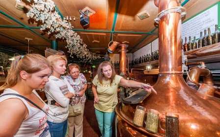 Praga: Visita a uma cervejaria com degustações ilimitadas