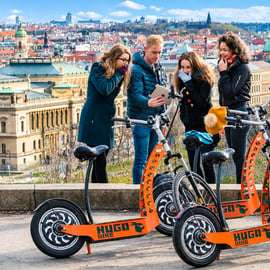 Praga: Tour en E-Scooter en grupo reducido o privado con servicio de recogida