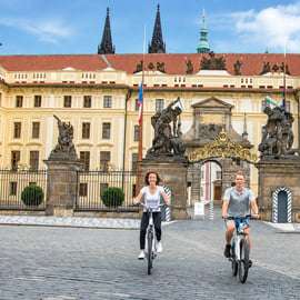 Praga: Wycieczka po mieście rowerem lub e-rowerem z lokalnym przewodnikiem