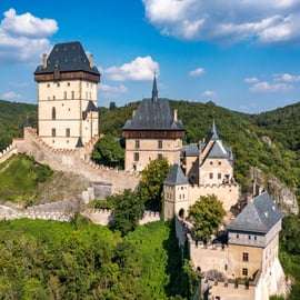 Praga: tour privato del castello e del villaggio di Karlštejn