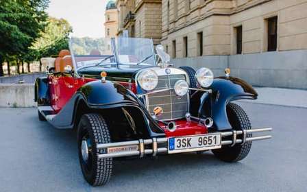 Praga: Tour privado de la Ciudad Vieja en coche antiguo
