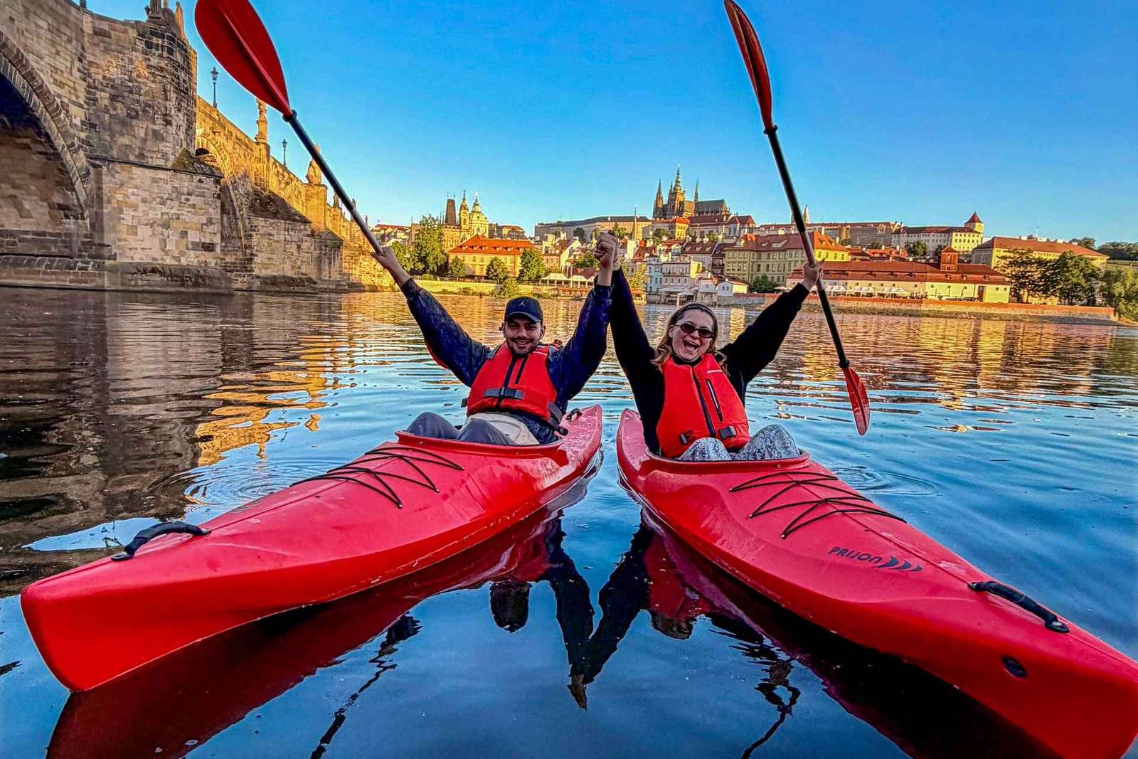 Praga: Passeio de caiaque ao nascer do sol sob a Ponte Carlos
