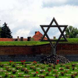 Desde Praga: Tour en autobús con todo incluido al Memorial de Terezin
