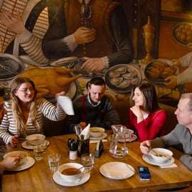 Tour gastronómico secreto a pé em Praga
