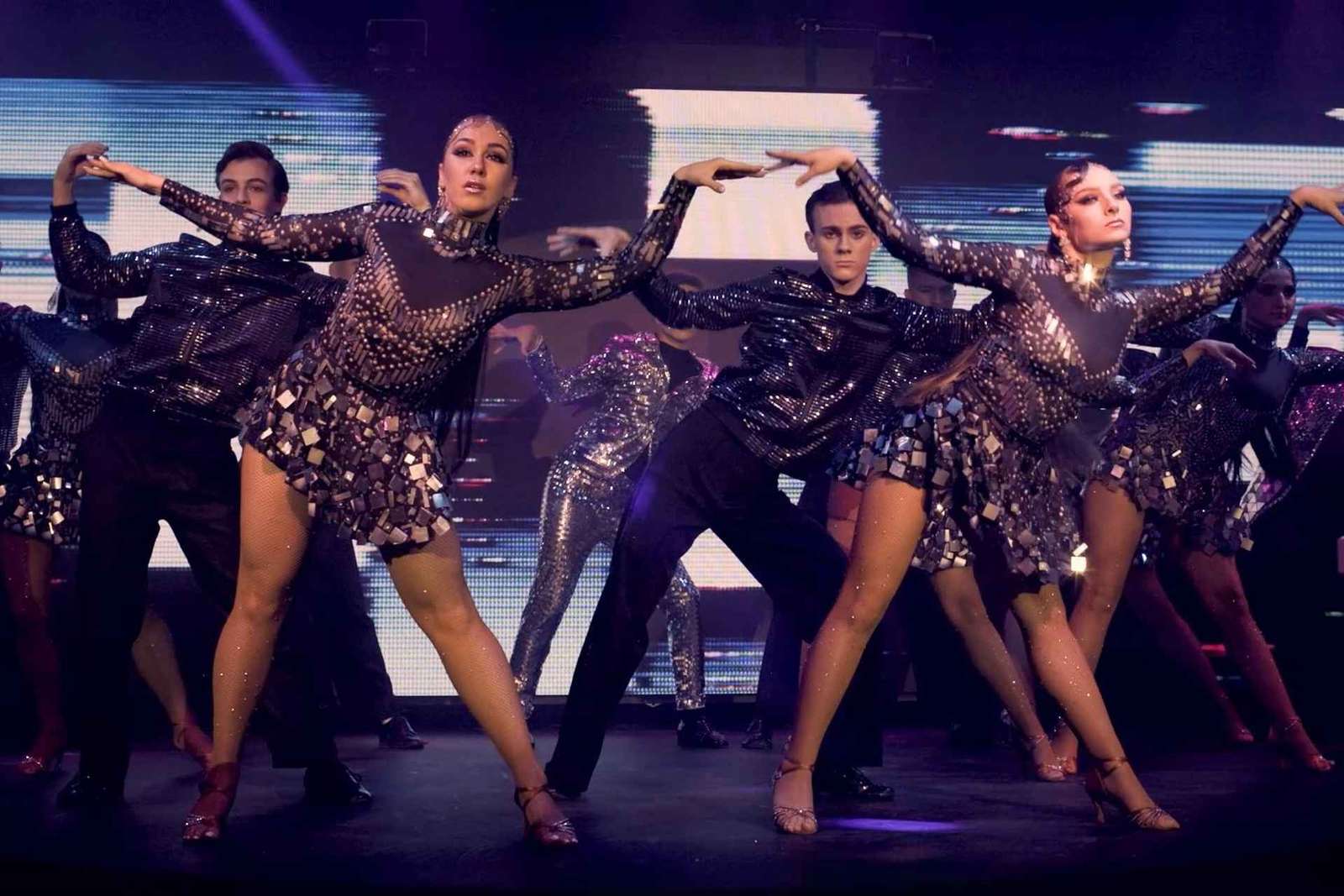 Praga: Impresionante cena-espectáculo de cabaret con menú de 4 platos