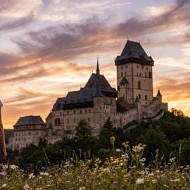 Praga: Tour All-Inclusive del Castello di Karlstejn e delle Grotte