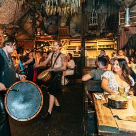 Praga: Jantar Medieval c/ Bebidas Ilimitadas