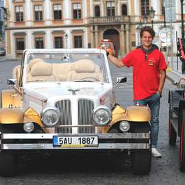 Praga: Recorrido en coche antiguo de 1,5 horas