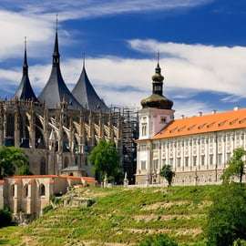 Z Pragi: Kutná Hora, kościół św. Barbary, ossuarium w Sedlcu