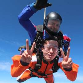 Praga: Tandem Skydiving a 14.000 piedi / trasferimenti gratuiti