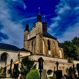 Z Pragi: Kutná Hora, kościół św. Barbary, ossuarium w Sedlcu
