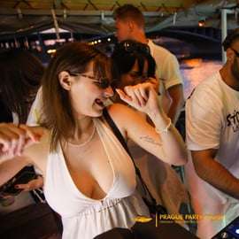 Praga: fiesta en barco con after en el club más grande de Europa