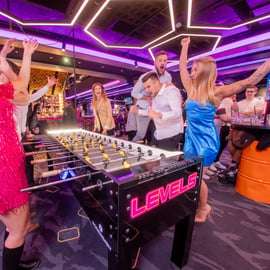 Experimente jogos de fliperama ilimitados no LEVELS Prague
