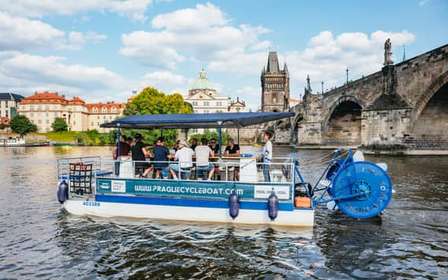 Praga: Bicicleta de Cerveza en un Barco Ciclista
