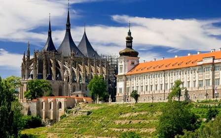 Desde Praga: Kutná Hora, Iglesia de Santa Bárbara, Osario de Sedlec