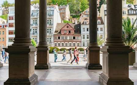Praga: excursión de un día a Karlovy Vary con torre de vigilancia y funicular